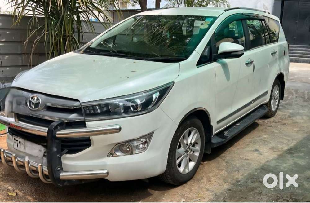 Toyota Innova Crysta 2.4 V 8 Str, 2017, Diesel