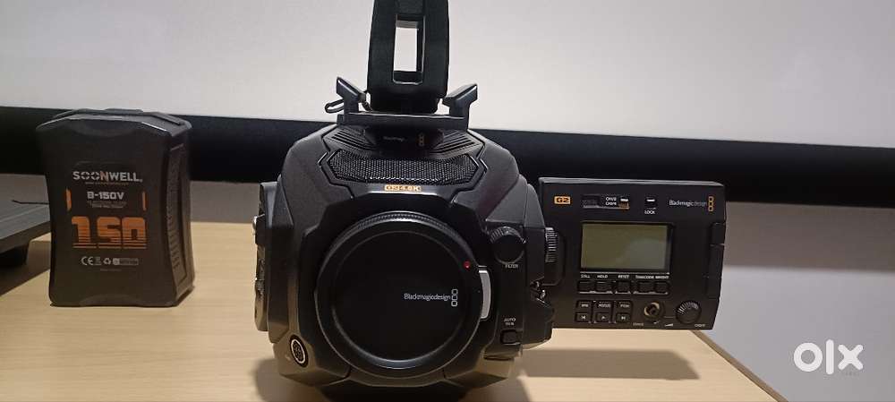 Blackmagic Ursa mini pro G2 + Shoulder Mount kit + V mount Battery