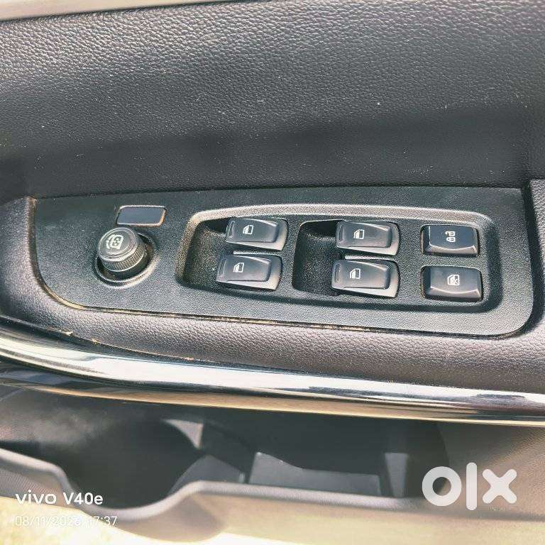Mahindra Xuv700 2.0 Ax 5 Petrol Mt Str, 2022, Petrol