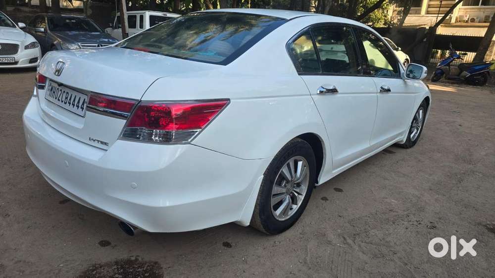 Honda Accord 2.4 Elegance Manual, 2011, Petrol