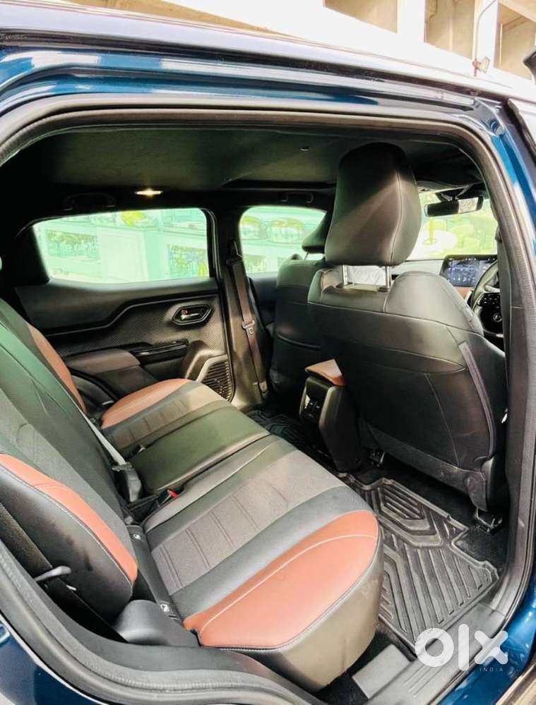 Maruti Suzuki Grand Vitara 1.5 Alpha Plus Intelligent Hybrid Ecvt, 2..