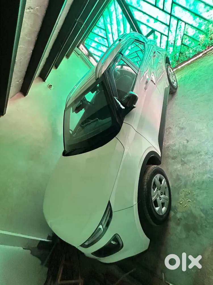 Hyundai Venue 2022 Petrol 33000 Km Driven