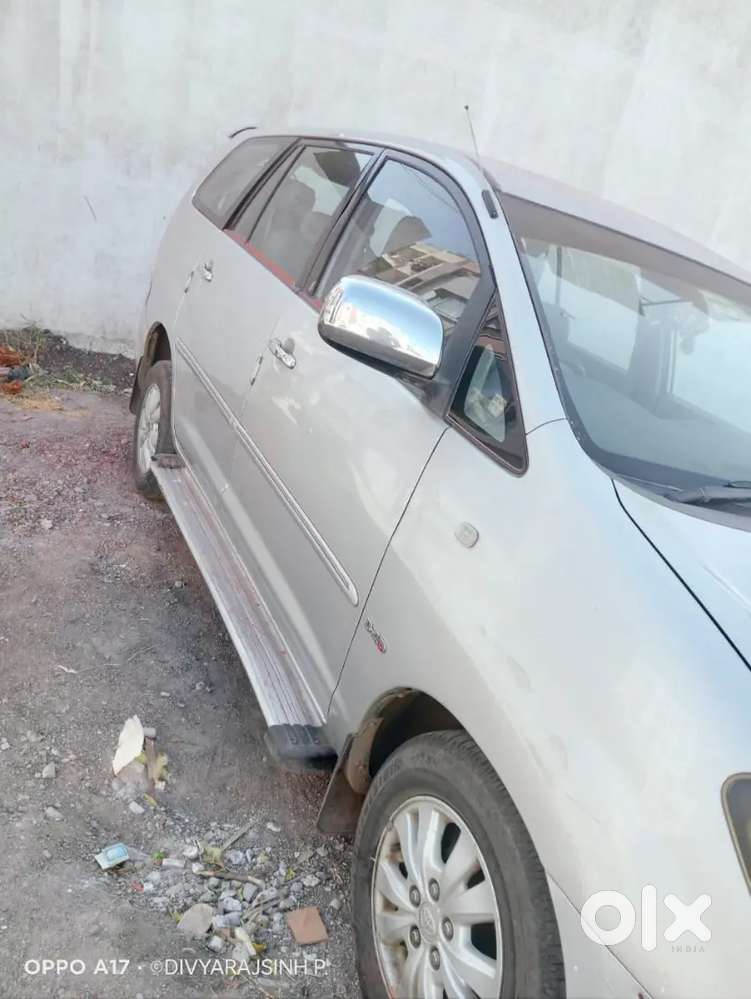 Toyota Innova Crysta 2012