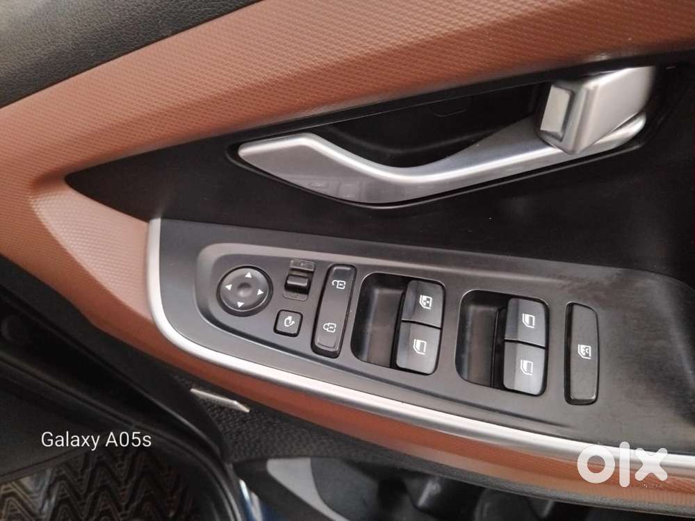 Hyundai Alcazar 2.0 Signature (o) Petrol At 6 Str, 2022, Petrol