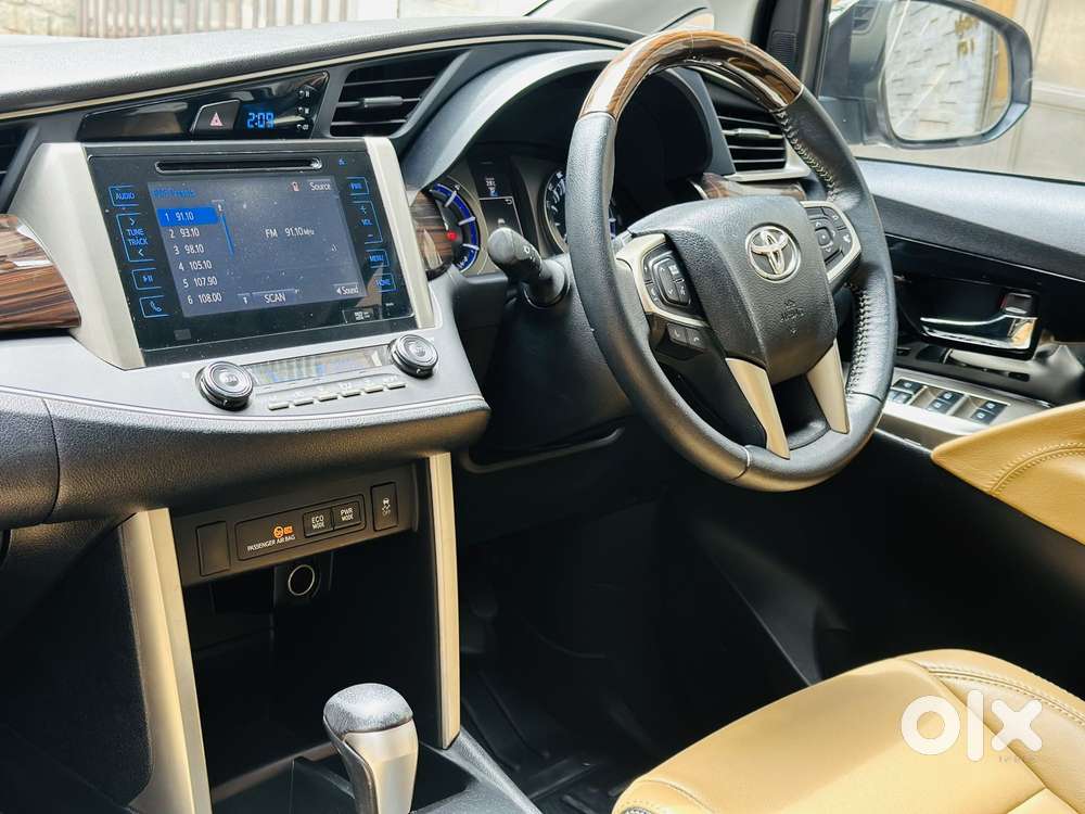 Toyota Innova Crysta 2.8 Zx At 7 Seater, 2017, Diesel