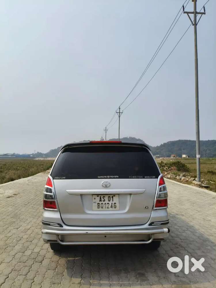 Innova G 8 Seater Diesel