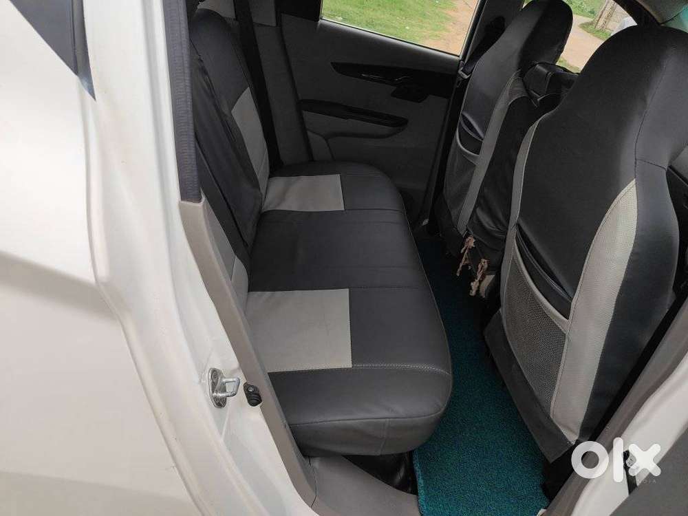 Mahindra Kuv 100 Mfalcon G80 K8 Dual Tone, 2017, Petrol
