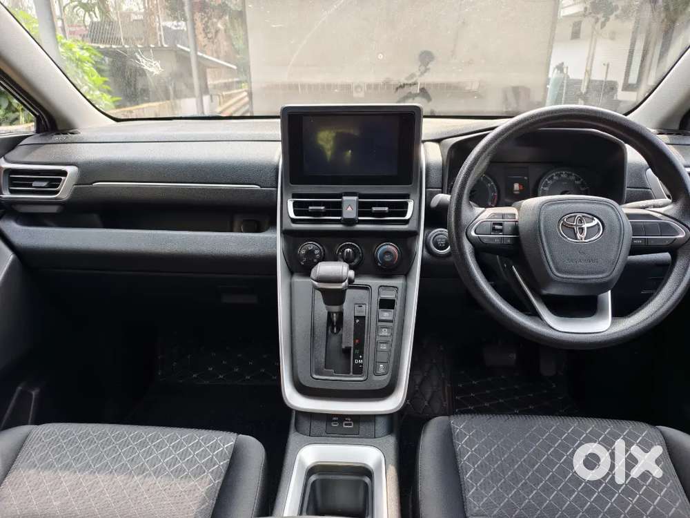 Toyota Innova Hycross 2024 Petrol Well Maintained