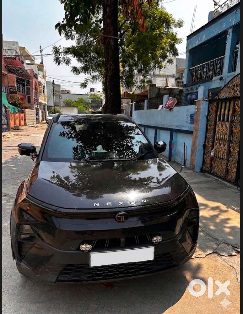 Tata Nexon ( Top End Model Fearless +s Dark Edition )
