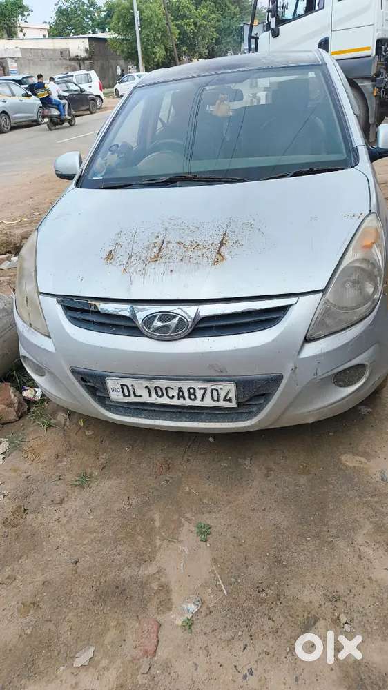 Hyundai I20 Asta 2011(top Model Alloy Wheels And 4 Power Window)