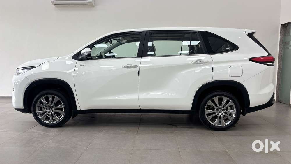Toyota Innova Hycross 2.0 Zx (o) Hybrid 7 Str, 2025, Petrol