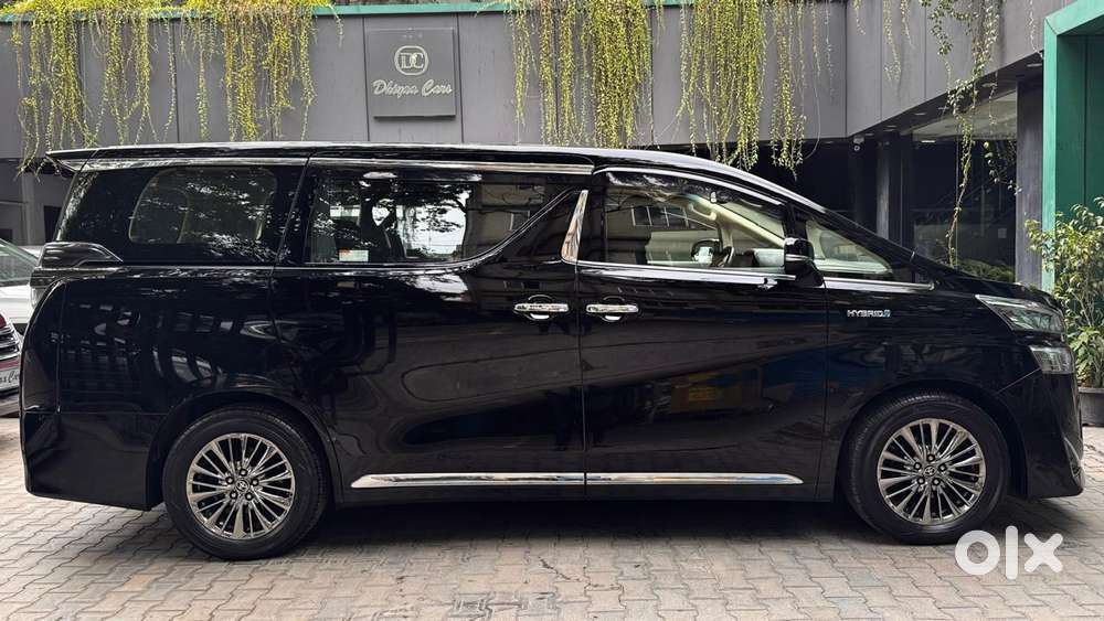 Toyota Vellfire 2.5 Executive Lounge, 2021, Petrol