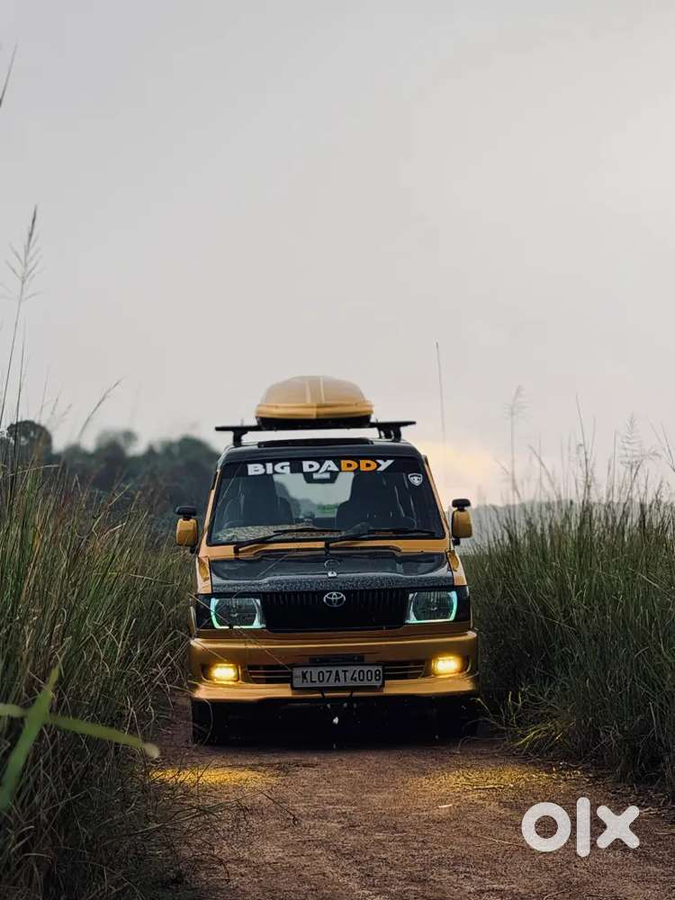 Modified Toyota Qualis Diesel 2004