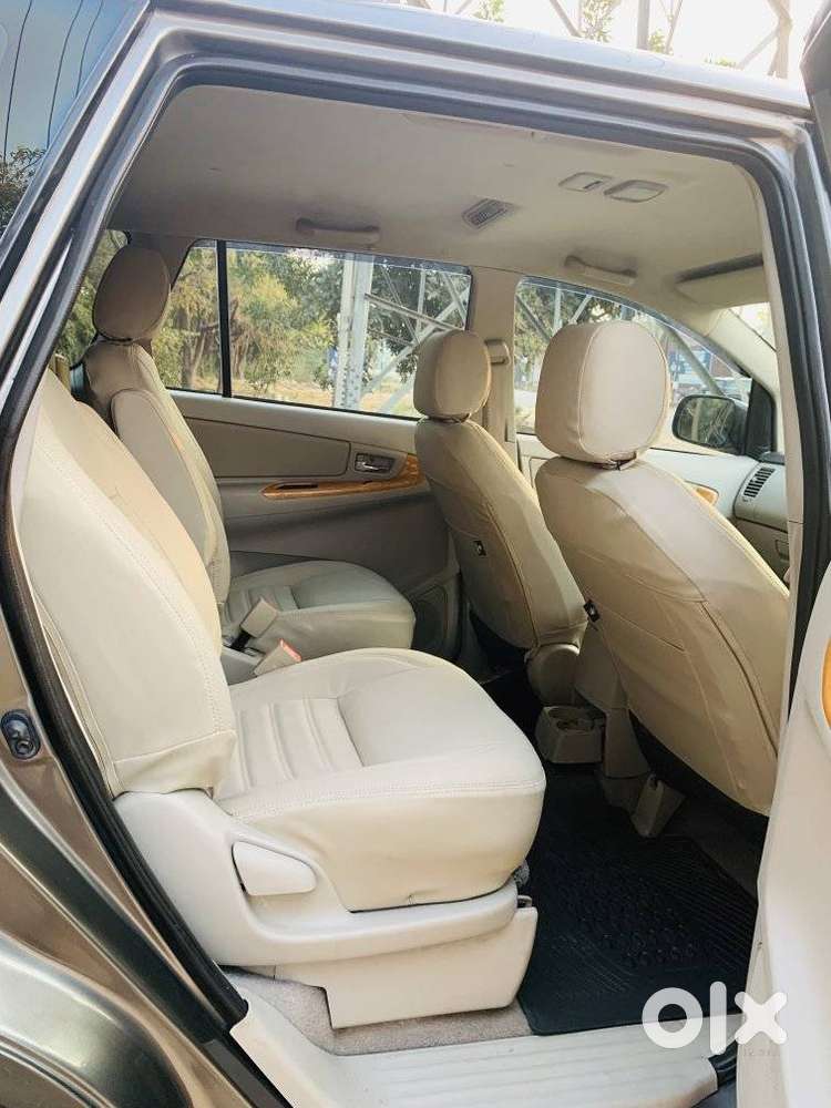 Toyota Innova 2.5 V Diesel 7-seater, 2011, Diesel