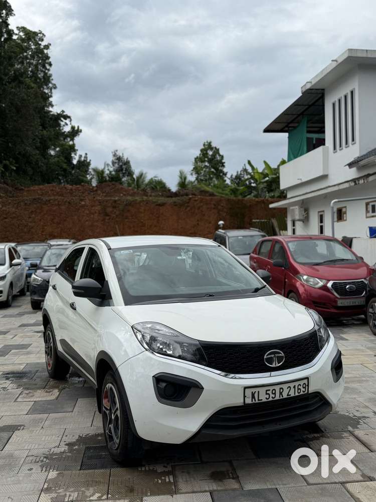 Tata Nexon 1.2 Revotron Xm (s), 2017, Diesel