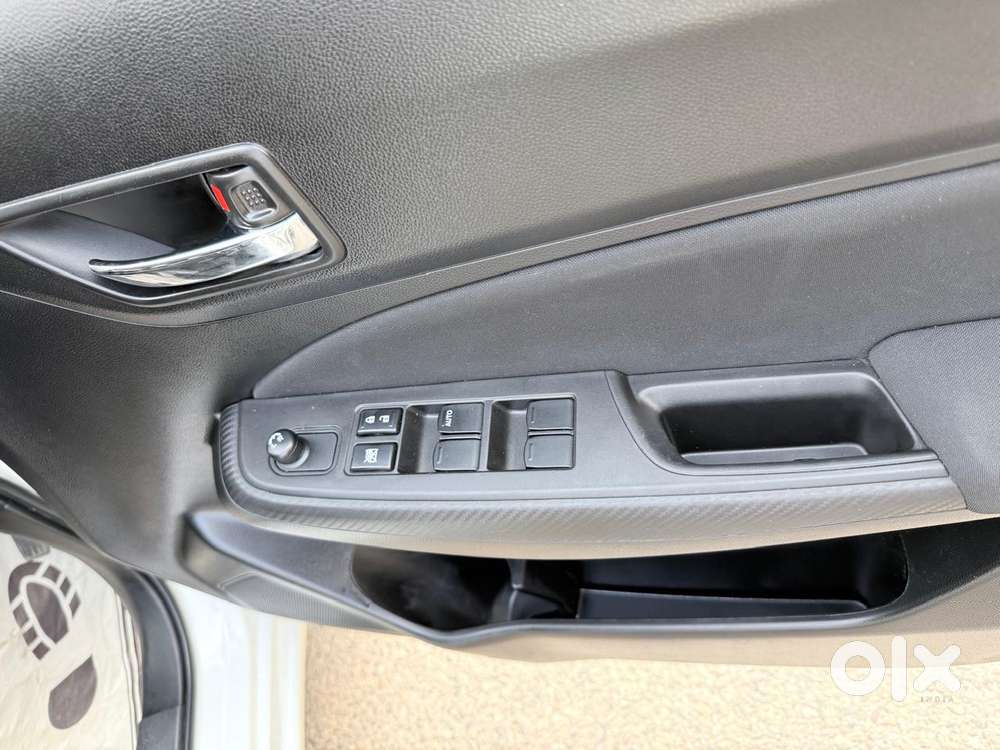 Maruti Suzuki Swift 1.2 Vxi (o), 2023, Petrol