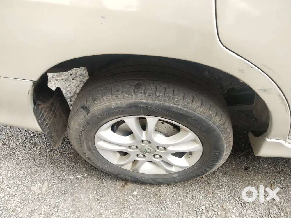 Toyota Innova 2.5 2012
