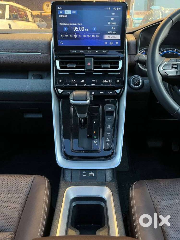 Toyota Innova Hycross 2.0 Zx (o) Hybrid 7 Str, 2025, Petrol