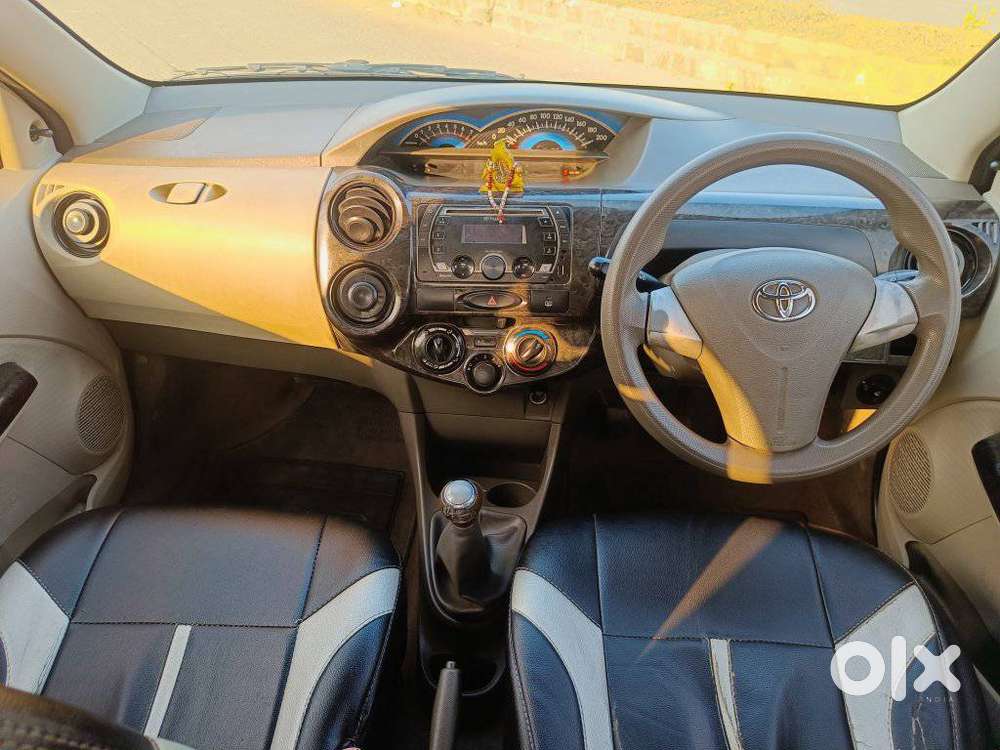 Toyota Etios Liva 1.2 V Dual Tone, 2016, Petrol