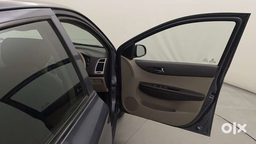 Hyundai I20 2009-2011 1.4 Asta (at), 2011, Petrol