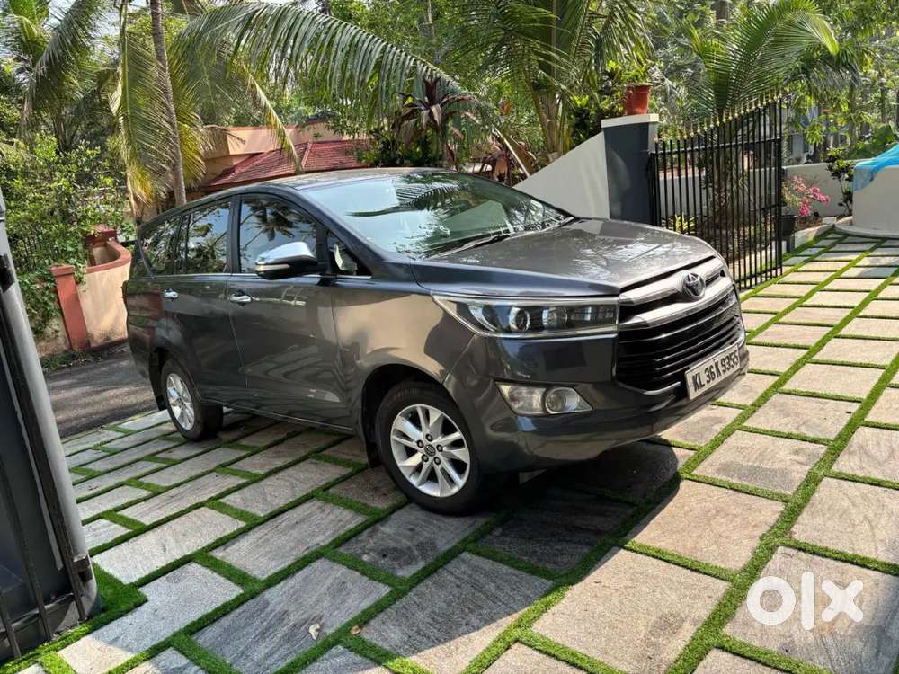 Toyota Innova Crysta 2017 Diesel 100000 Km Driven.