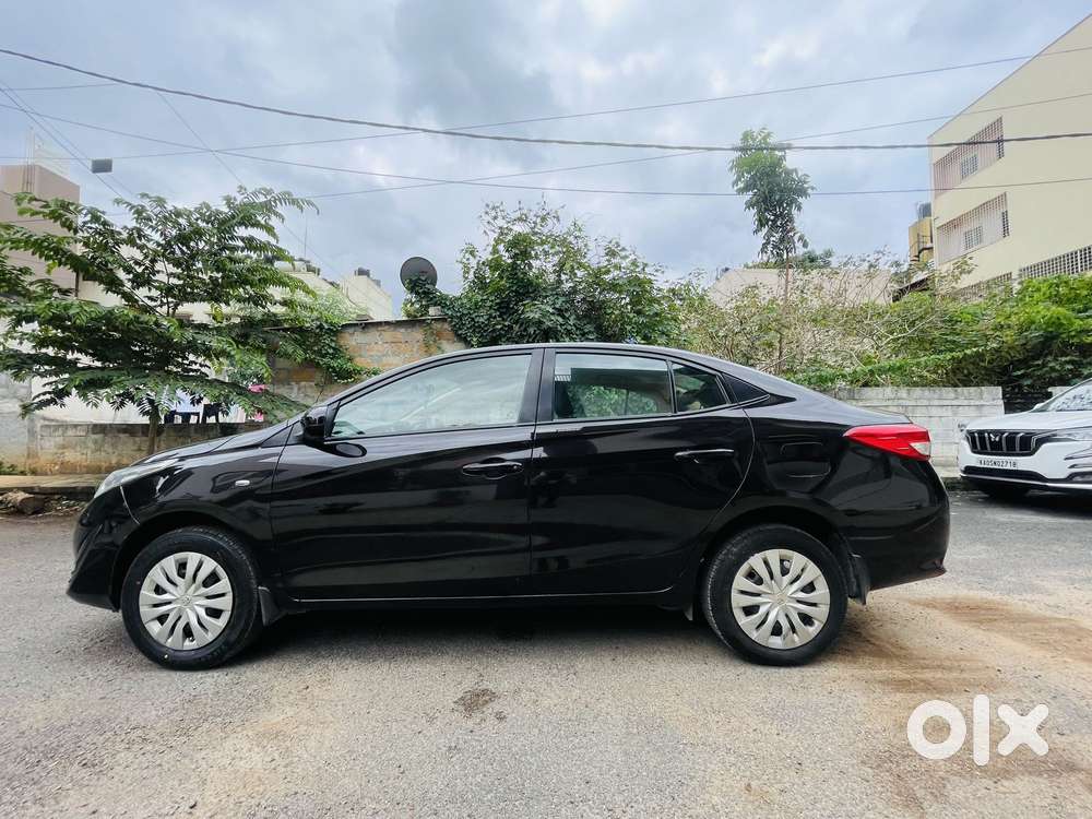 Toyota Yaris J Cvt, 2018, Petrol