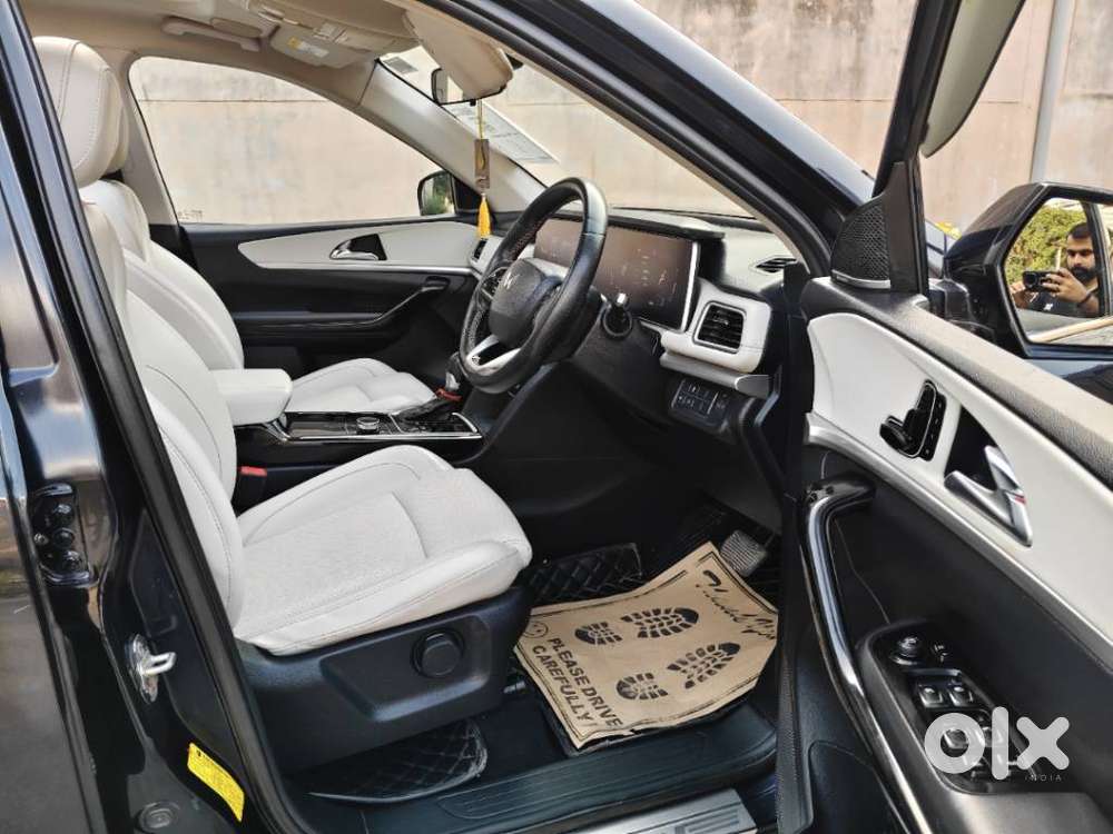 Mahindra Xuv700 2.0 Ax 7 Petrol At Luxury Pack Str, 2023, Petrol