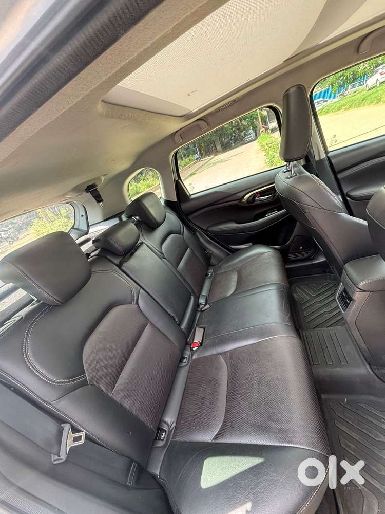 Maruti Suzuki Grand Vitara 1.5 Alpha Plus Intelligent Hybrid Ecvt, 2..