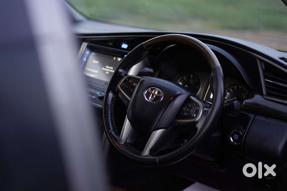 Toyota Innova Crysta 2.8 Zx At 7 Seater, 2016, Diesel