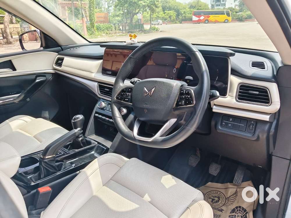 Mahindra Xuv700 2.2 Ax 7 Diesel Mt Str, 2025, Diesel