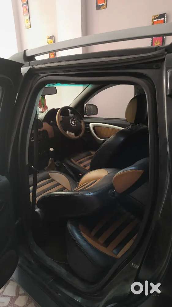 Renault Duster 2014.big Black Alloy Tire.  Dl Number