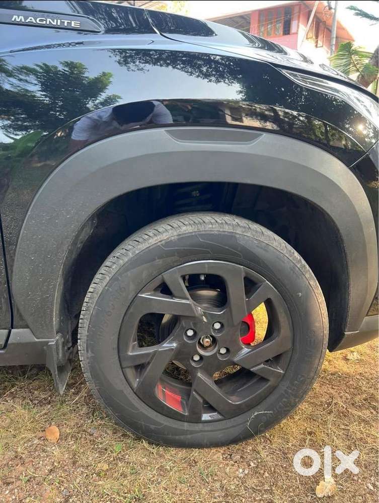 0070 Nissan Magnite 20k Km Only. Top Model. Kuro Full Black Car