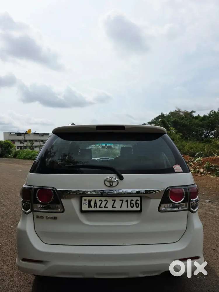 Toyota Fortuner 4x2 (mt) 2015 – Showroom Maintained  White Colour