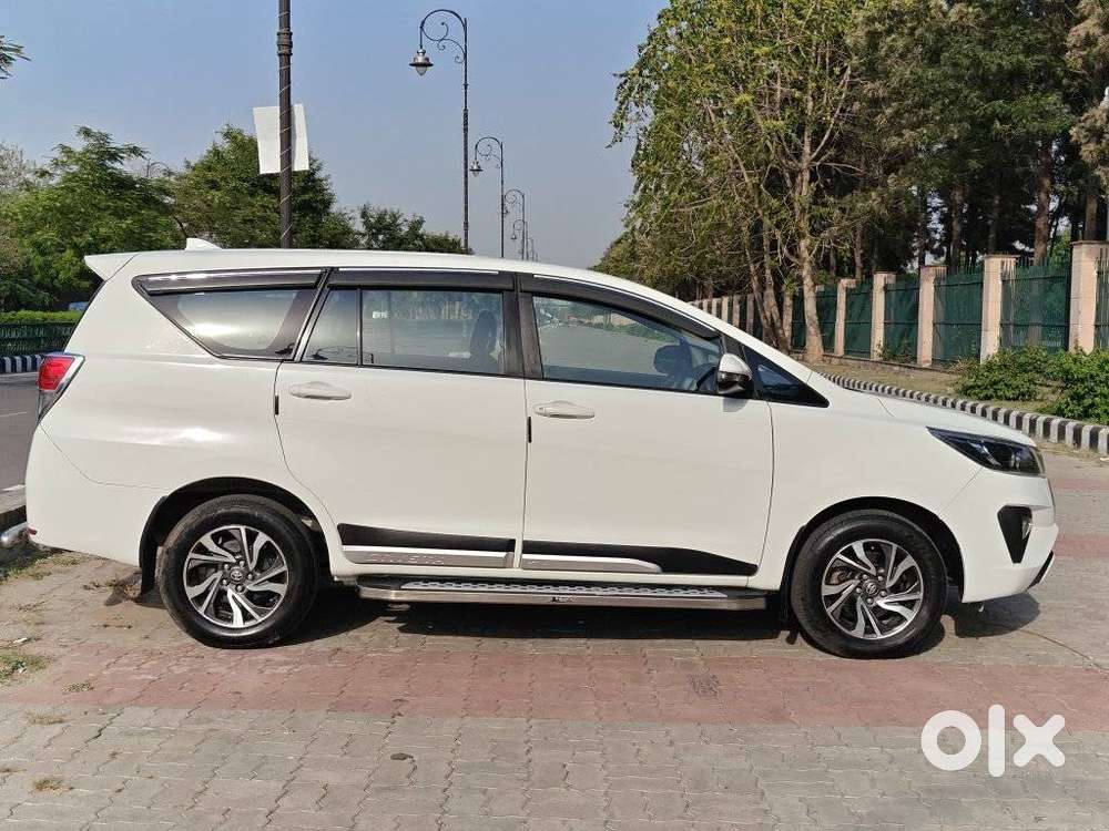 Toyota Innova Crysta 2.4 G Mt, 2022, Diesel