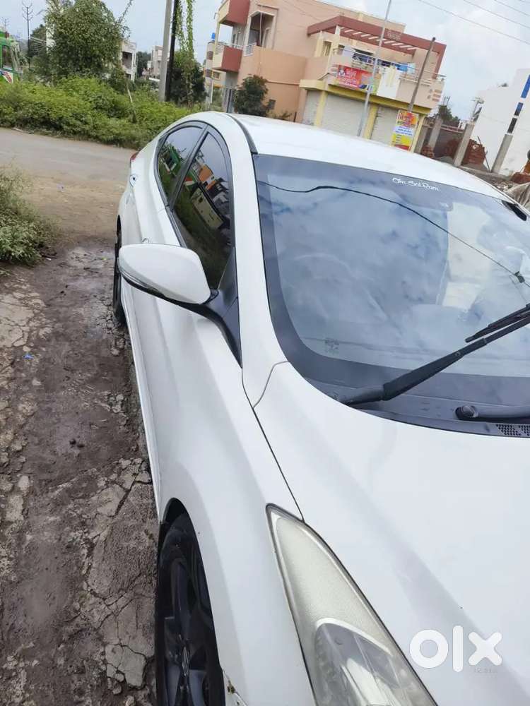 Hyundai New Elantra 2012 Diesel 95000 Km Driven