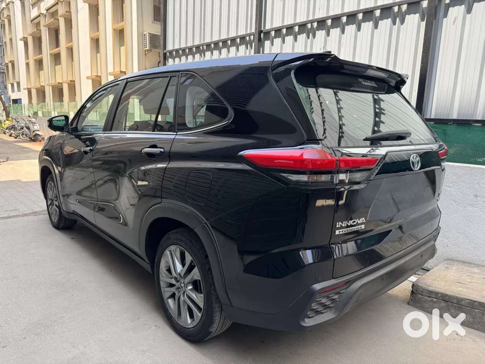 Toyota Innova Hycross 2.0 Zx (o) Hybrid 7 Str, 2025, Petrol