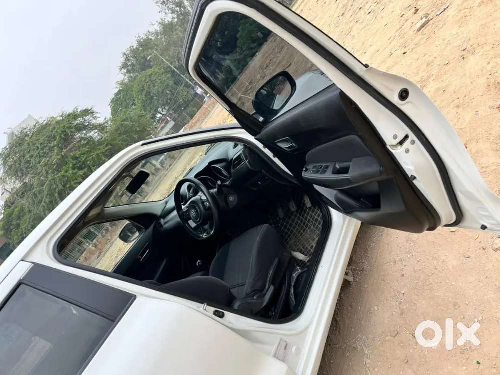 Maruti Suzuki Swift 2022 Petrol 42000 Km Driven
