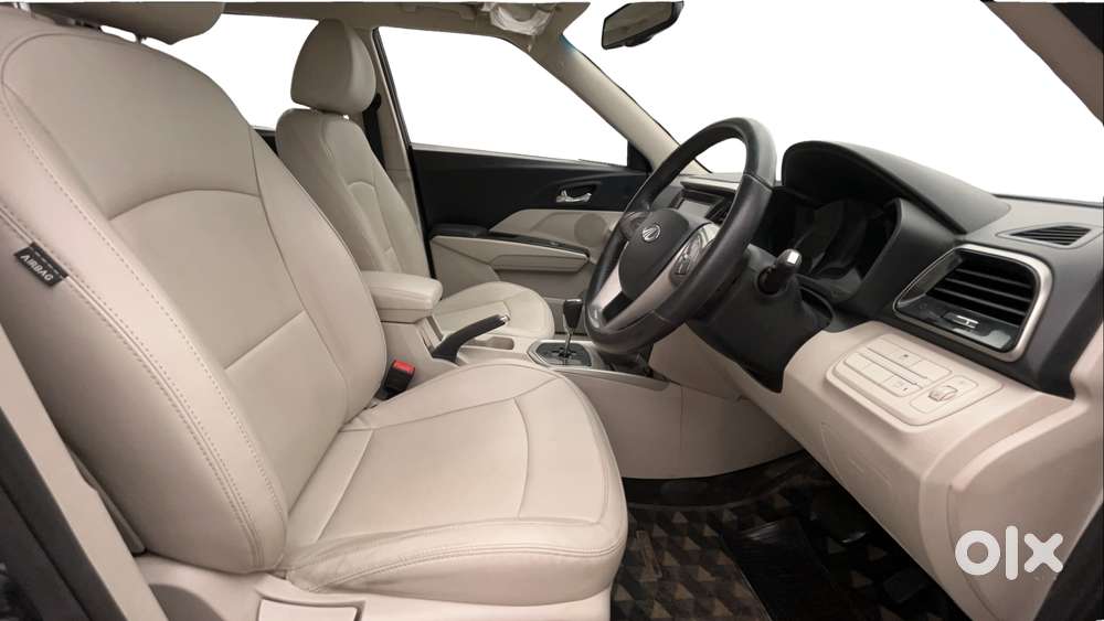 Mahindra Xuv300 1.2 W8 (o) Amt Petrol, 2021, Petrol