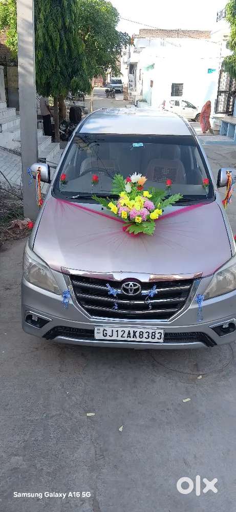 वेल मैनटैन इनोवा कार चालू हालत में है