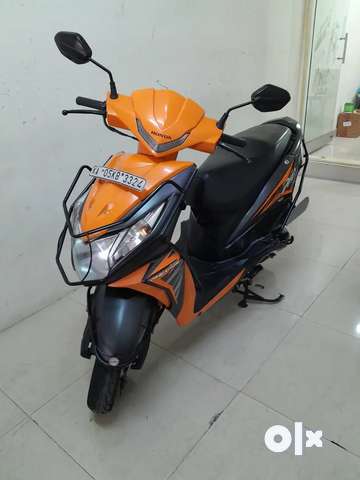 Hi I m selling my HONDA Dio BS4 200l17 model Scooters 1789475148