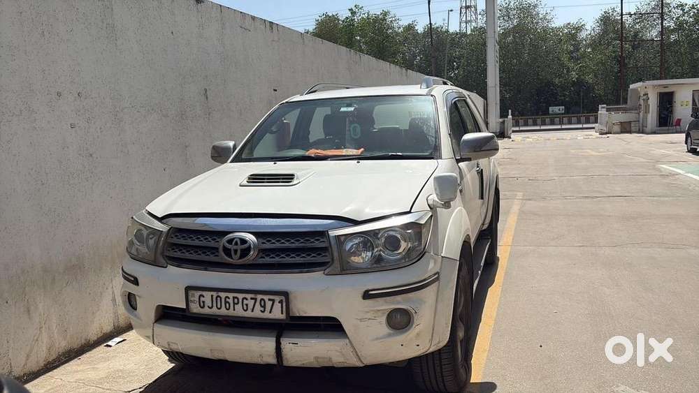 Toyota Fortuner 2011 3.0 4*4 Manual