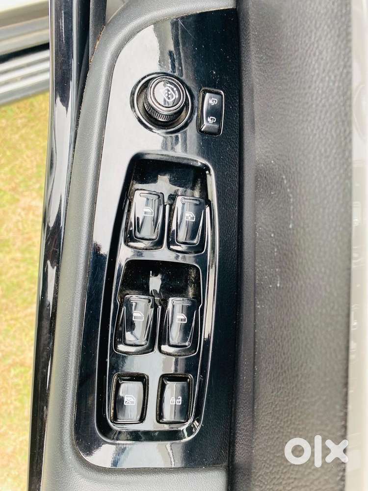 Mahindra Xuv700 2.0 Ax 7 Petrol Mt Str, 2024, Petrol