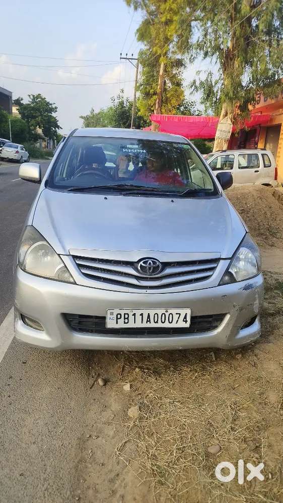 Toyota Innova 2010 Petrol