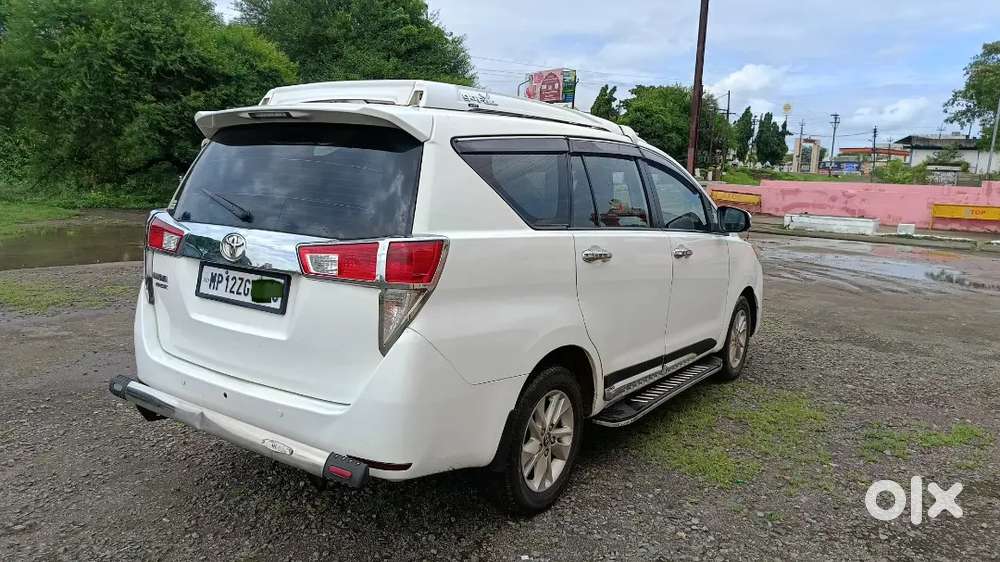 Toyota Innova Crysta 2016 Diesel Well Maintained Dec Ka Model Hai