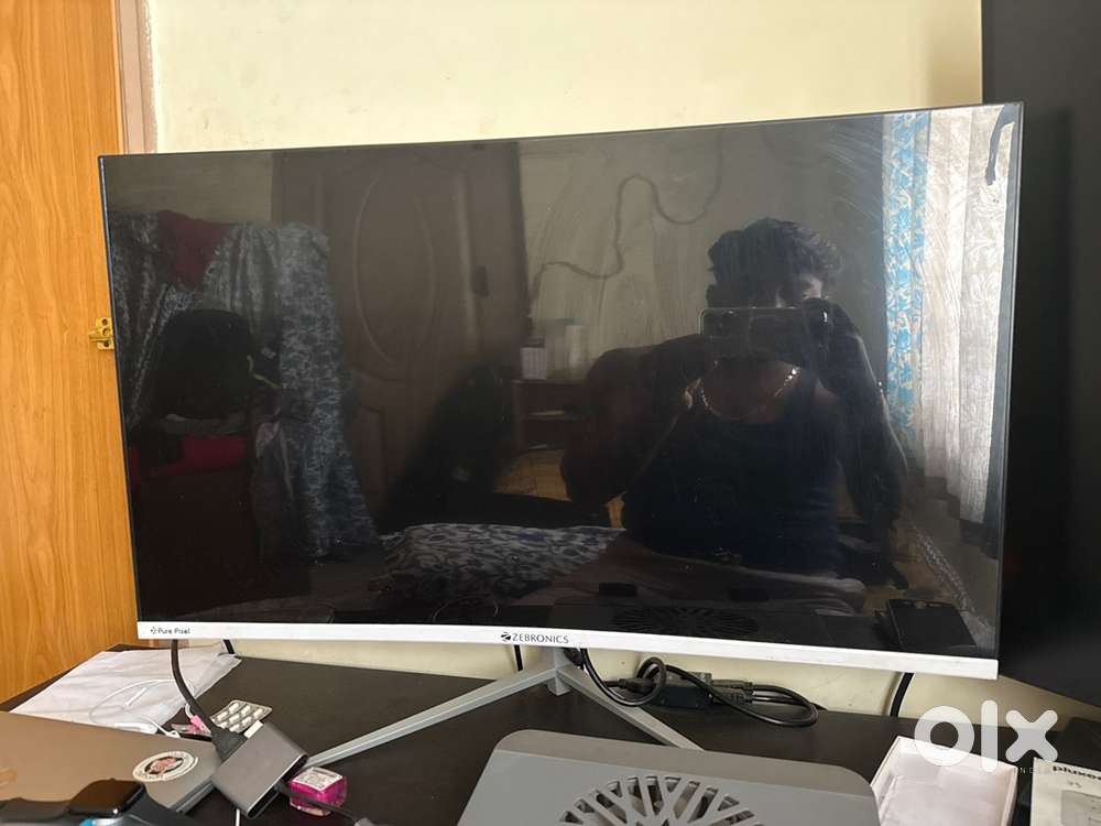 Zebronics monitor curve display 32 inch with laptop stand and keyboard