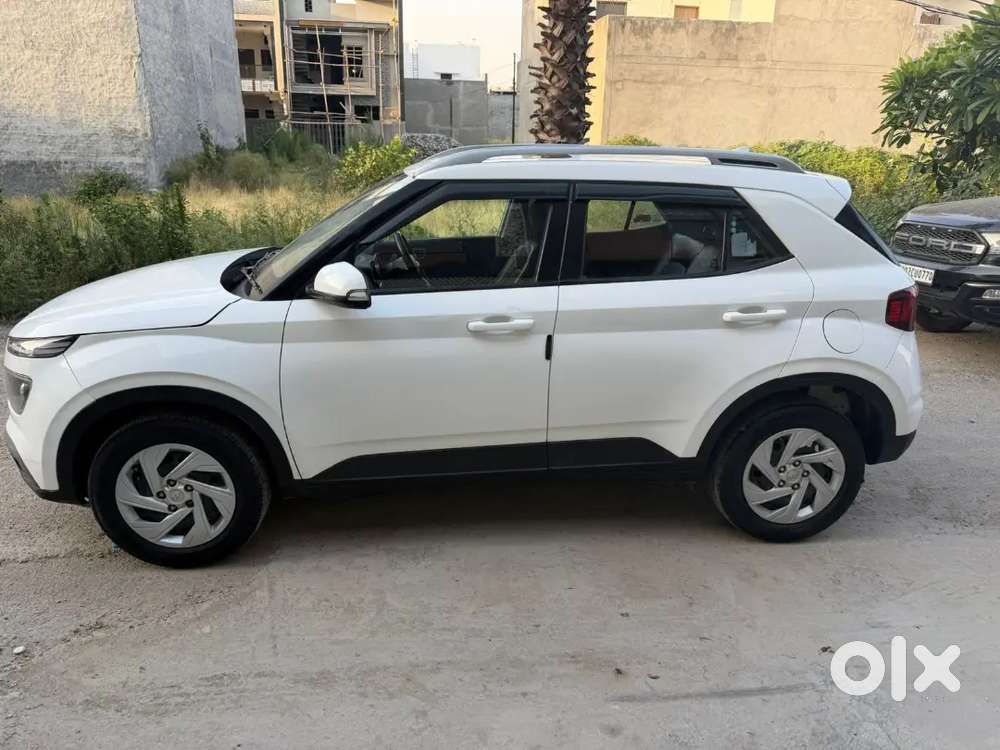 2022 Model Venue 
Sx Optional Diesel
Sunroof