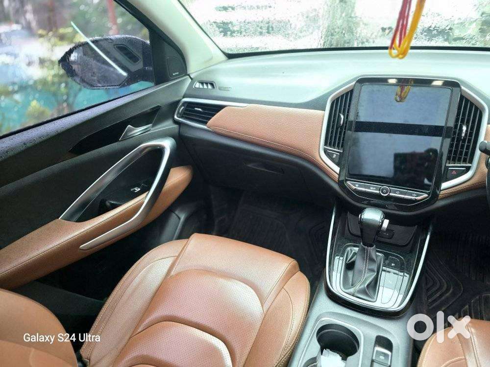 Mg Hector Plus Sharp Pro 1.5 Turbo Petrol  Cvt 7 Str Dual Tone, 2020..