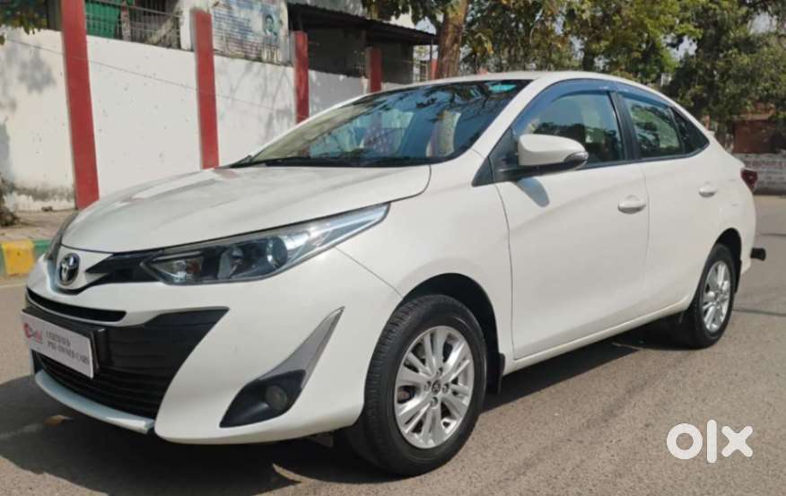 Toyota Yaris V Cvt, 2019, Petrol