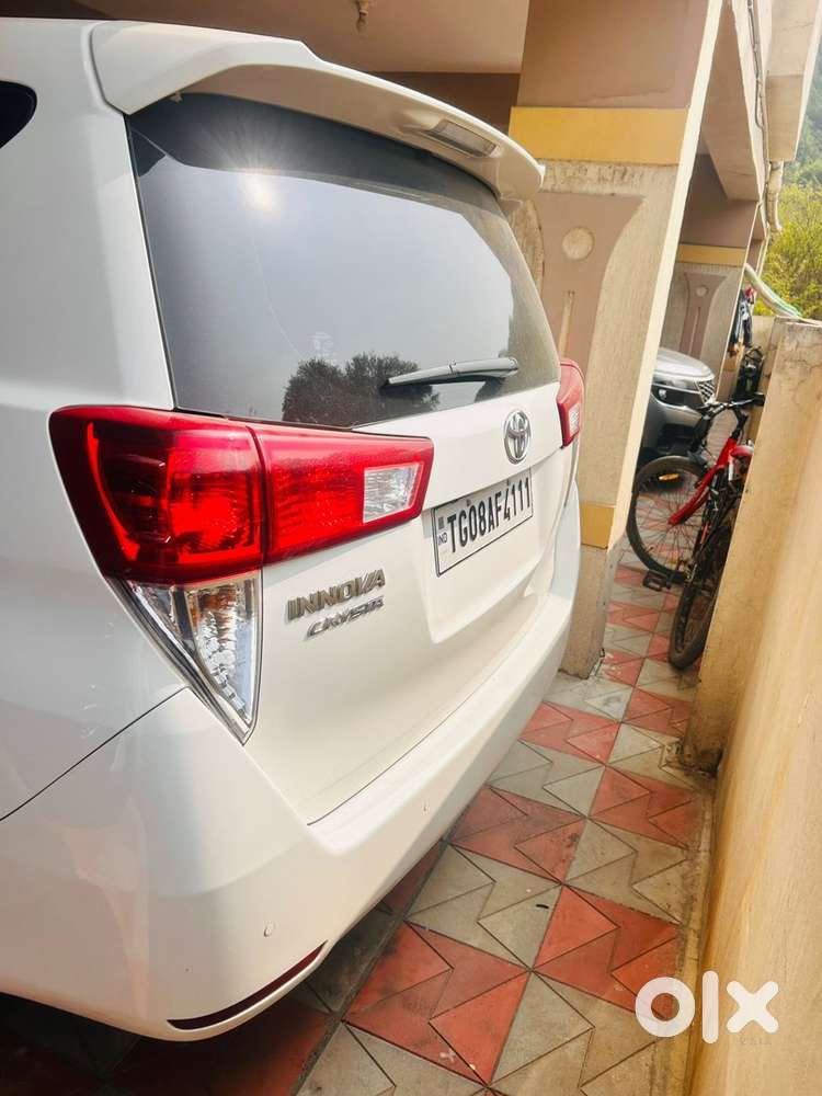 Toyota Innova Crysta 2025