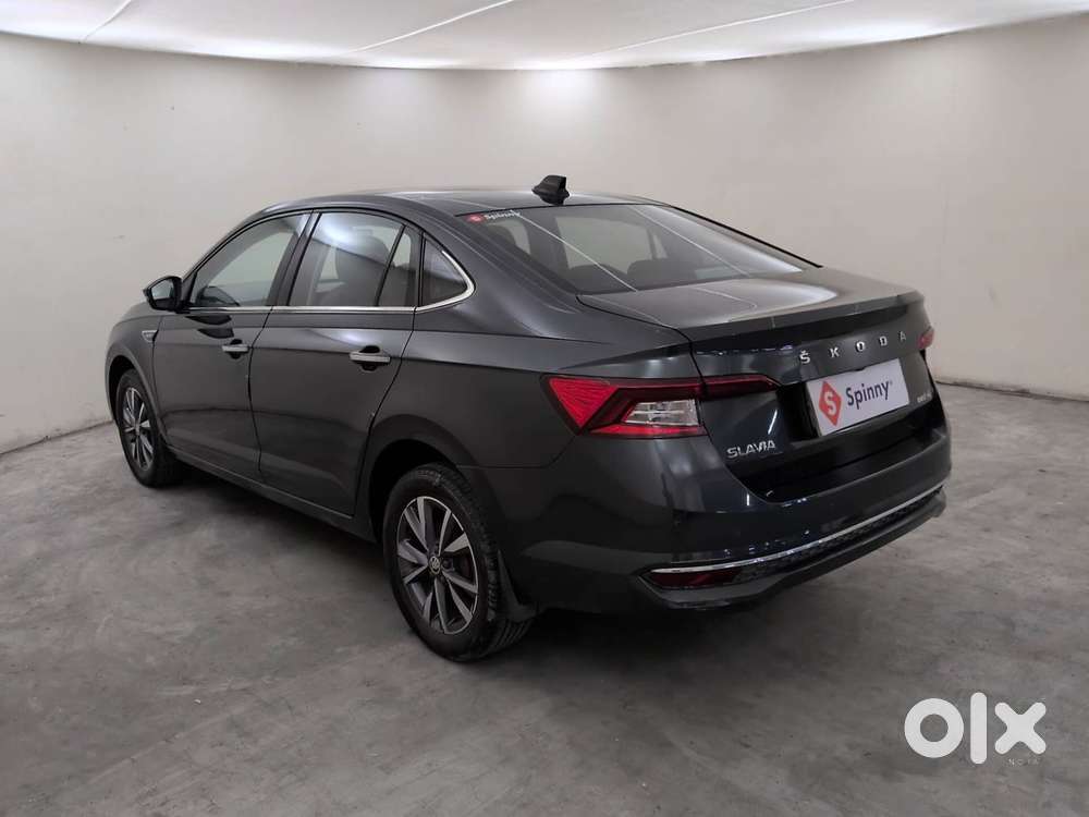 Skoda Slavia Style 1.0l Tsi At, 2023, Petrol